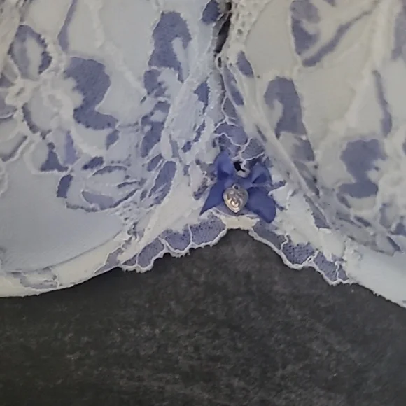 Victoria’s Secret Body By Victoria Push Up Bra Size 38D - Picture 2 of 5